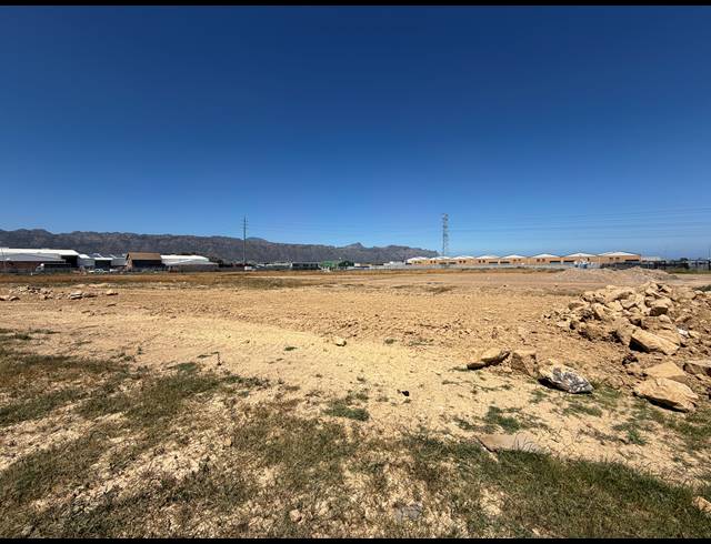 16,500M² WAREHOUSE TO LET IN STRAND INDUSTRIA